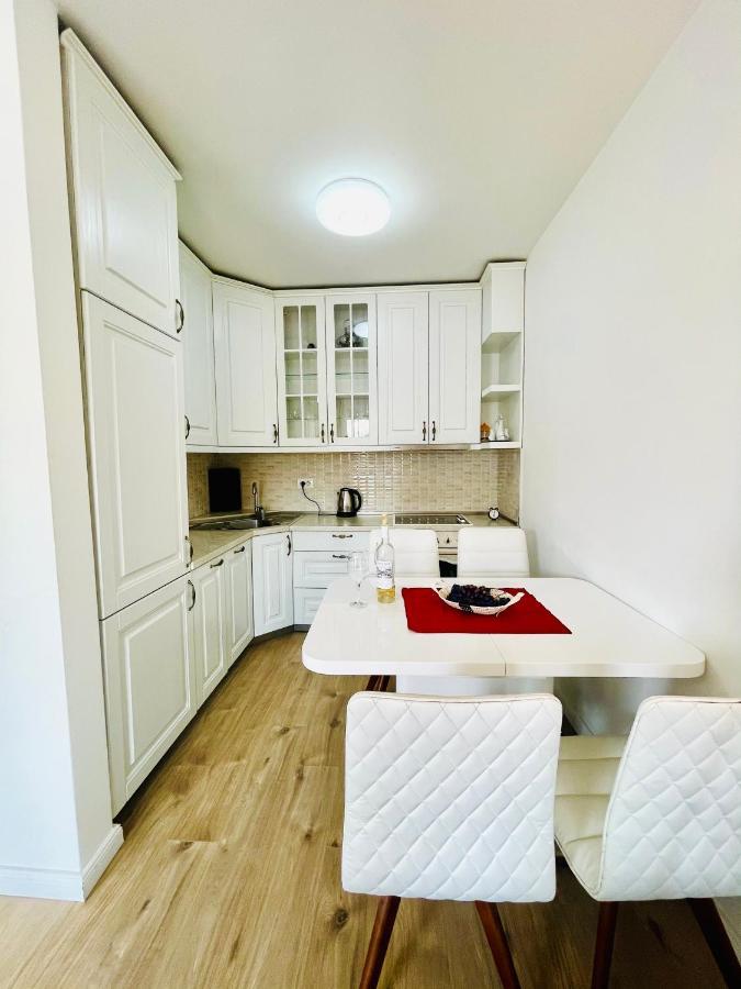 4 Llullat - City Center Apartment Pristina Exterior foto